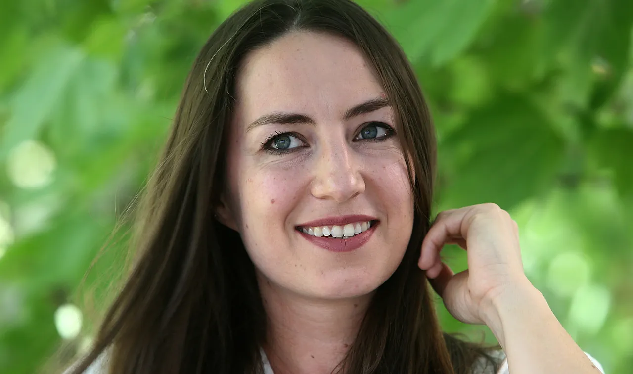 Rumena Buzarovska, escritora: “Cuando tenía 30, algunos escritores decían cosas como ‘no solo es joven y bonita, sino que también tiene talento'”