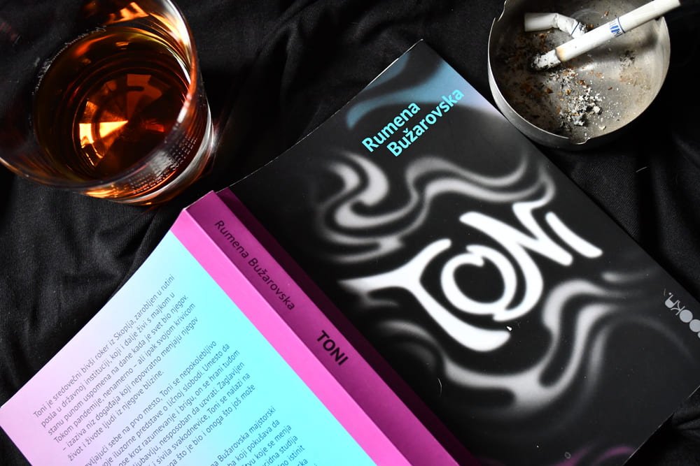 Toni, Aleksandra Vujić